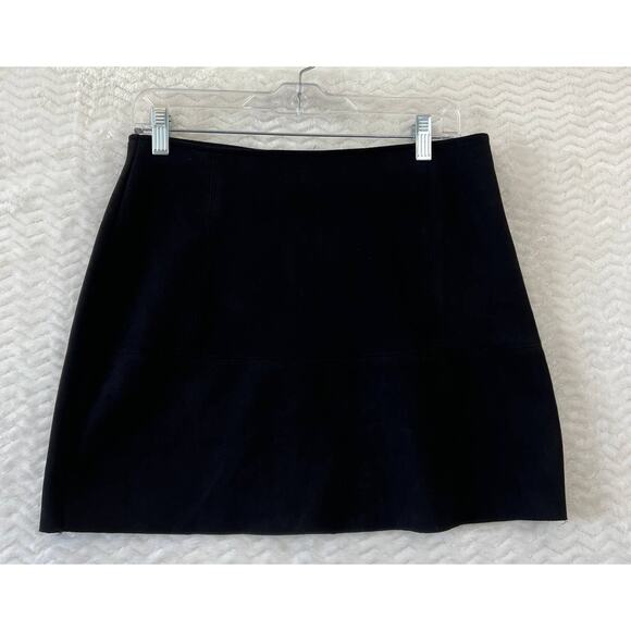 Kendall & Kylie Faux Suede Black Exposed Bronze Zipper Mini Skirt Size Medium - Picture 1 of 9
